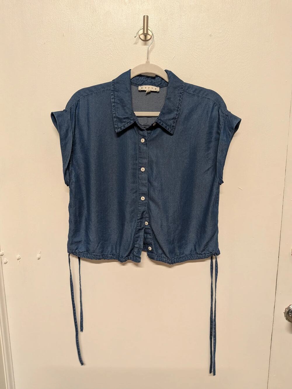 Hyfve Short Sleeve Button-Up Shirt In Blue Chambray, Size S